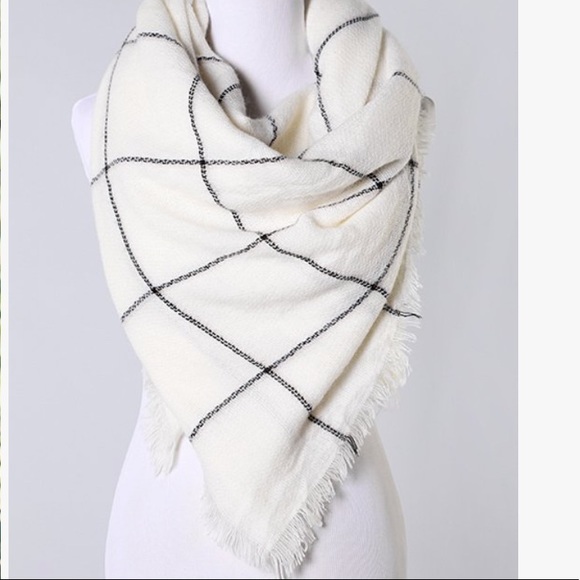 Mountain Peak Blanket Scarf - Picture 3 of 3